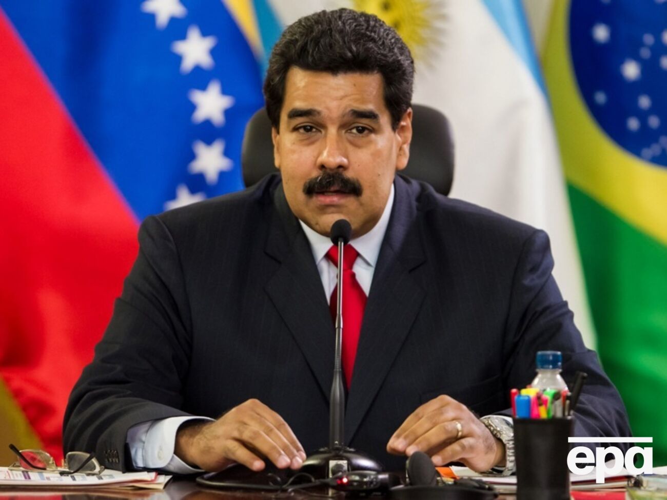 Мадуро отказался ехать в РФ, утверждает WP