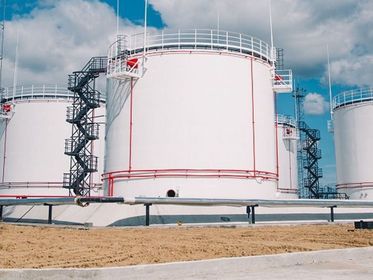 На российской нефтебазе произошел пожар