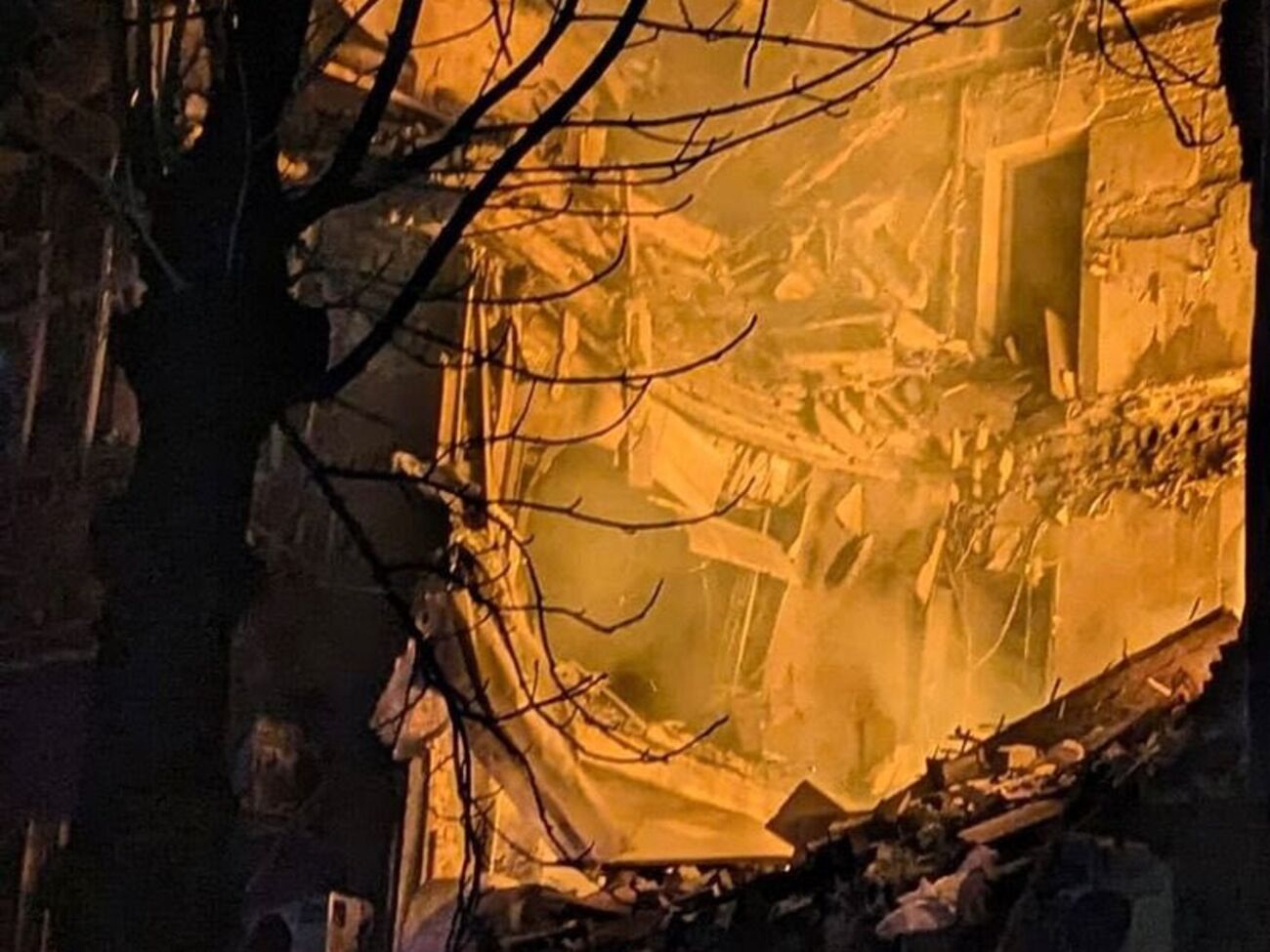 Зафіксовано влучання ракети і 27 дронів