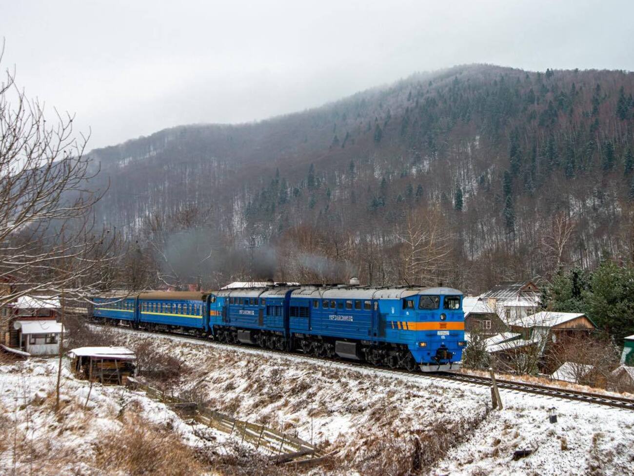 Через негоду поїзди спізнюються з 9 січня