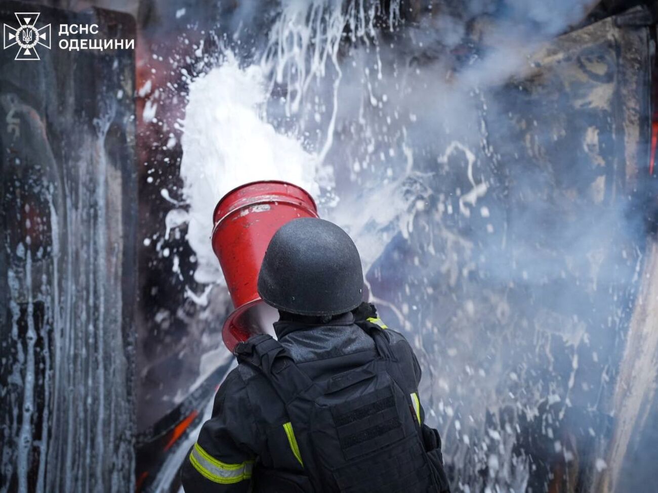 На месте атаки работают все соответствующие службы