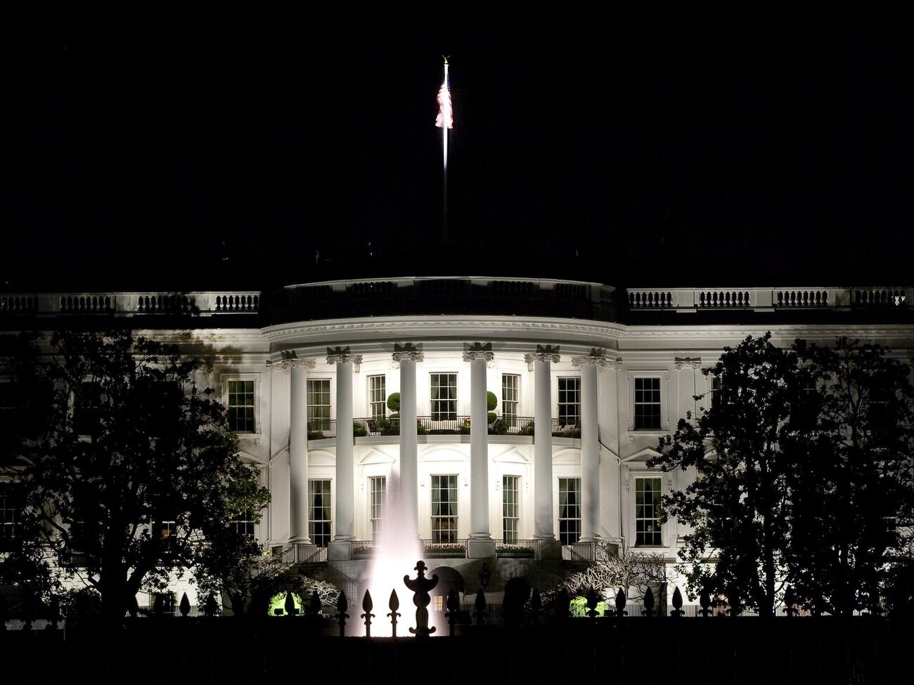 Курс действий США в отношении Ирана пока не был согласован, отметили источники СМИ в Белом доме