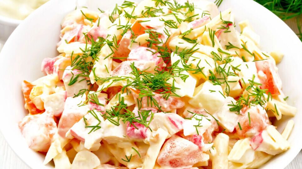 Для этого варианта салата понадобится 250 г моркови по-корейски