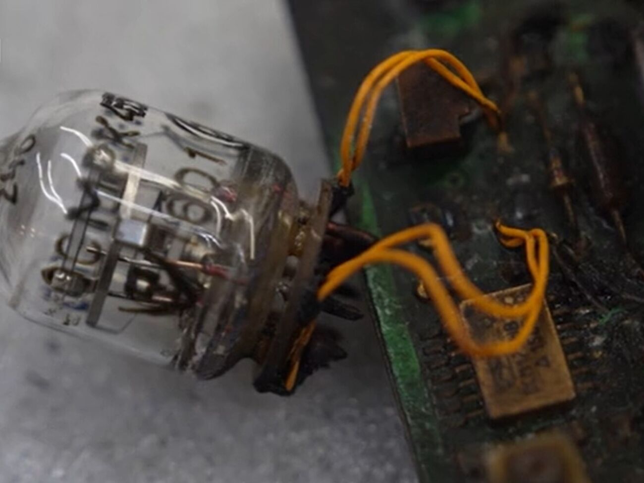 РФ атаковала "Орешником" Днепр и Львовскую область