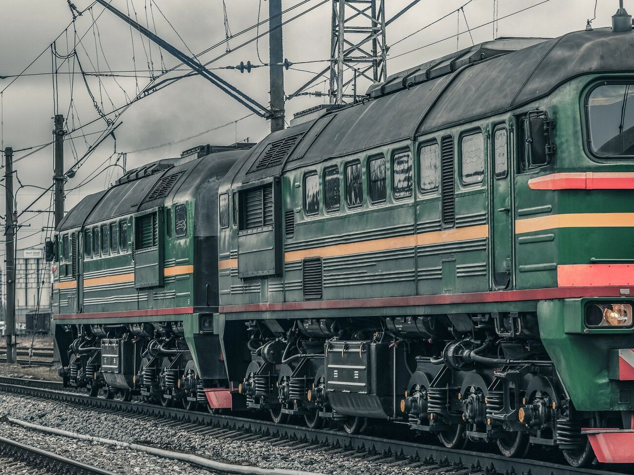 Російський Shahed прилетів поряд із локомотивом, розповіли в УЗ