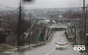 По словам начальника ОВА, ветер частично разрушил опоры антидроновых тоннелей
