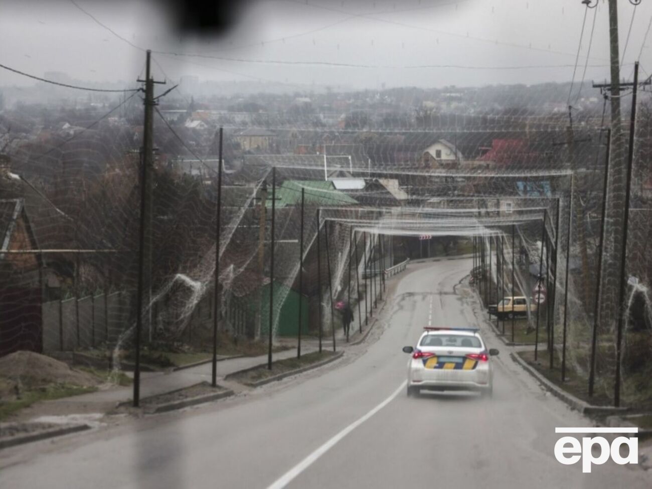 За словами начальника ОВА, вітер частково зруйнував опори антидронових тунелів