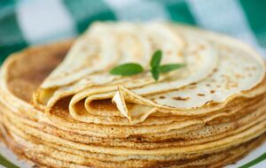 Для тіста знадобиться по склянці молока, окропу і борошна