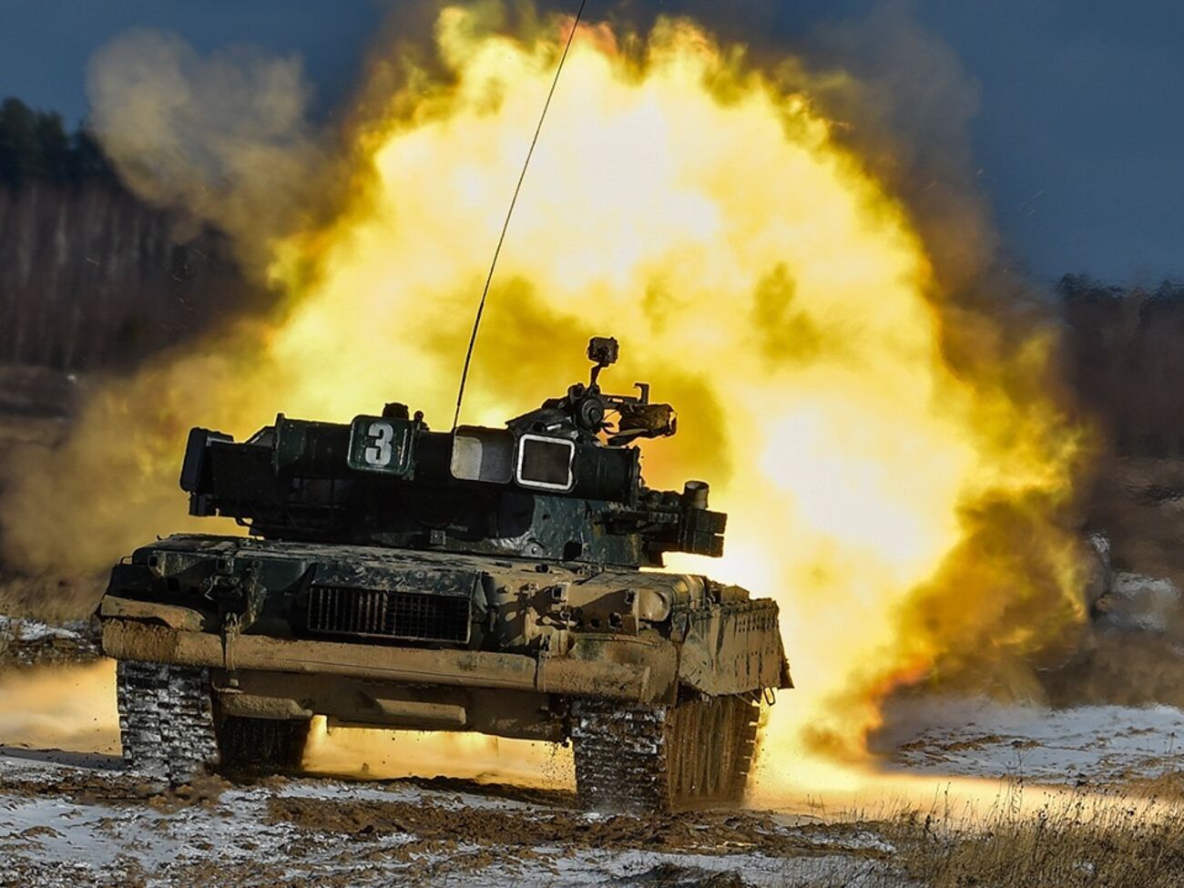 Ранее танки пускали после артобстрела, пишет СМИ