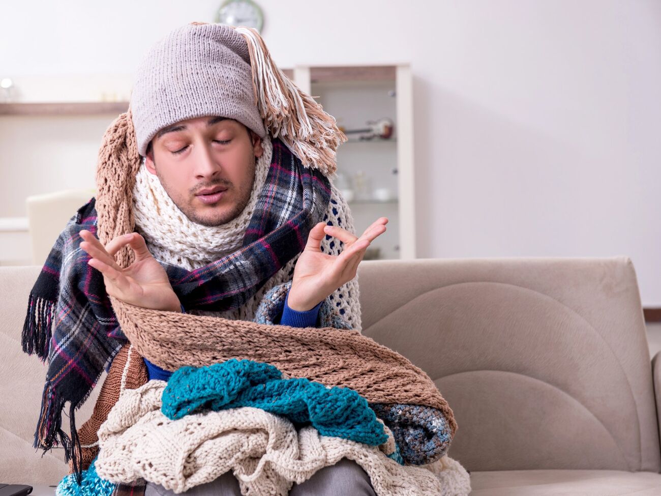 У человека, подвергшегося переохлаждению, появляется "гусиная кожа"