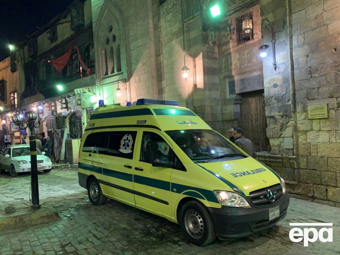 Одна з дівчат дістала рвану рану, інша – перелом стегна, третя – також перелом. Їх госпіталізували