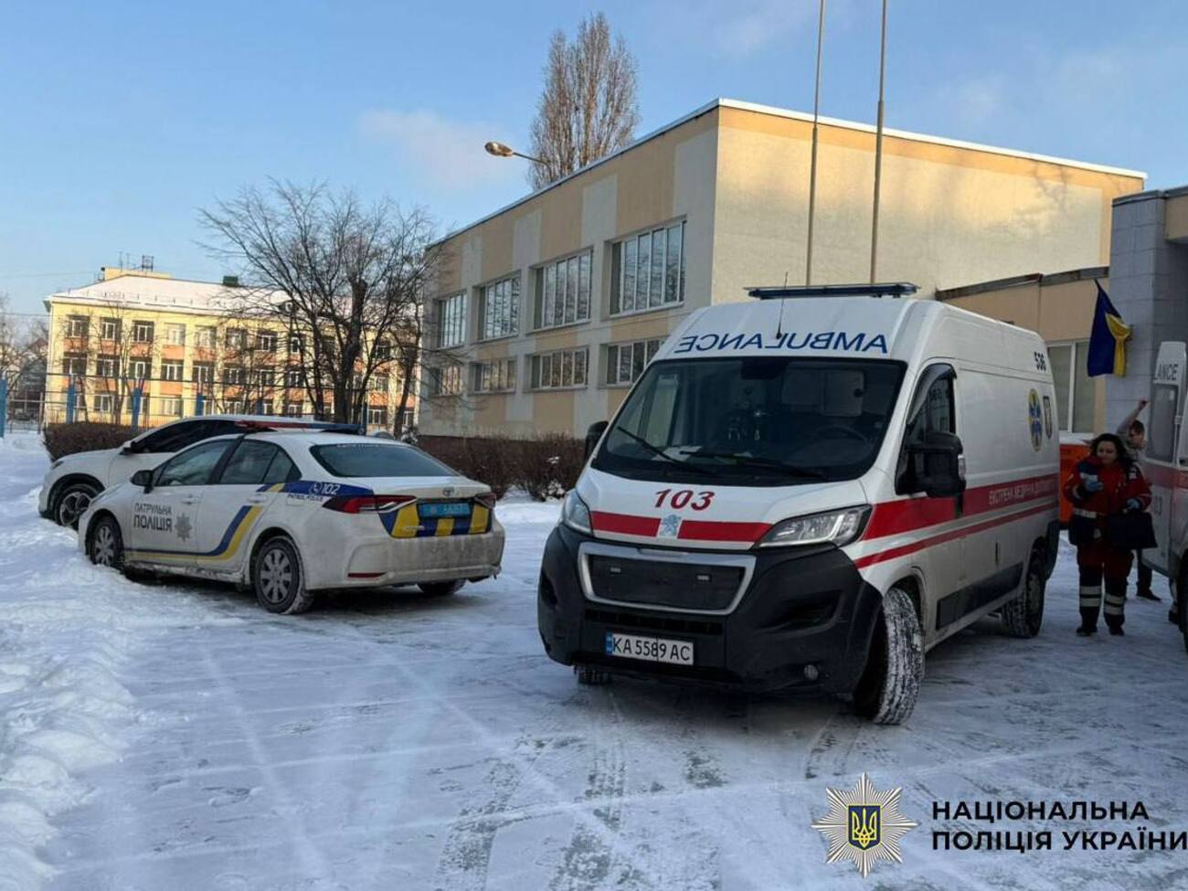 Предварительно ученик напал с ножом на учительницу и одноклассника