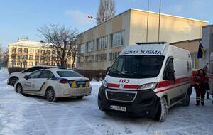 Предварительно ученик напал с ножом на учительницу и одноклассника