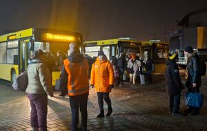 В случае прибытия поездов после начала комендантского часа для пассажиров организуют автобусную развозку