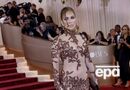 Модные критики посоветовали Лопес заменить крой юбки