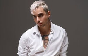 Летом 2021 года певец совершил каминг-аут, заявив о своей бисексуальности