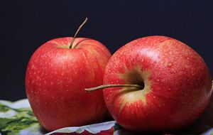 Яблука є низькокалорійним продуктом