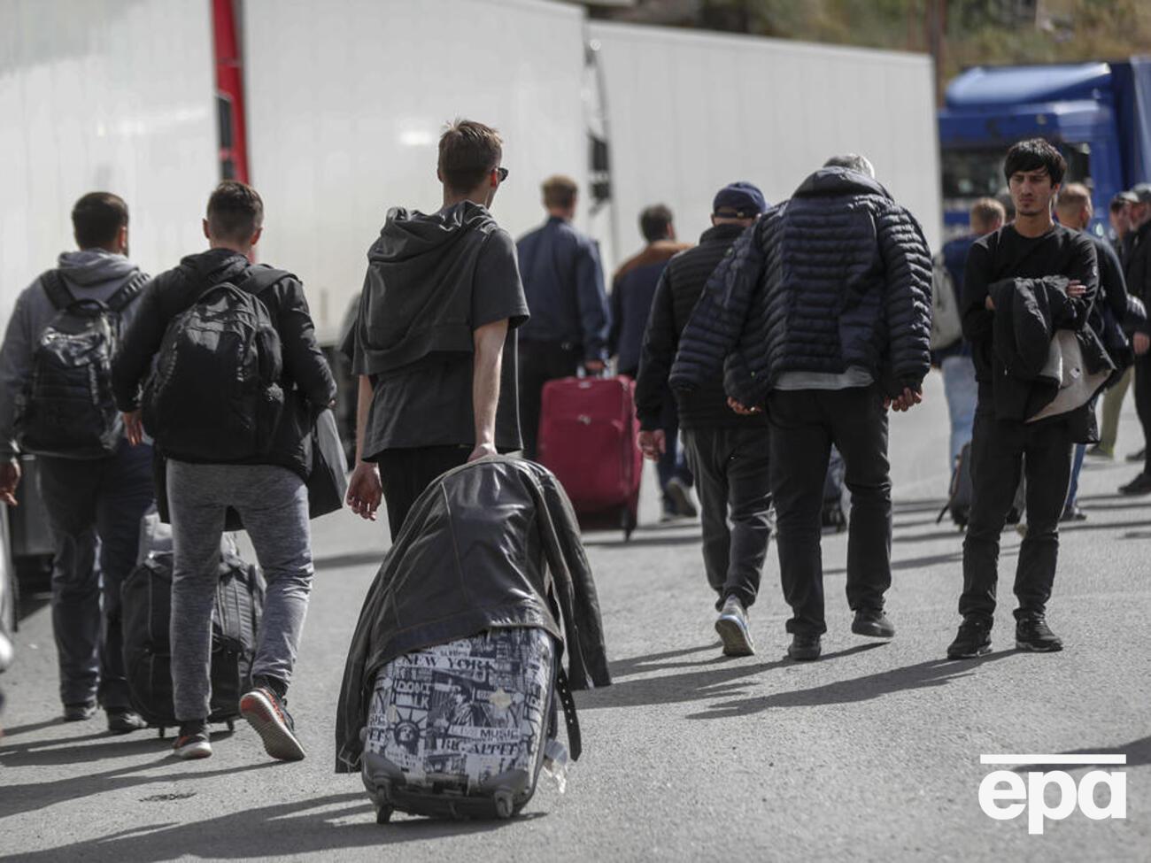 Из РФ за четыре года эмигрировали около 650 тыс. человек, пишет медиа