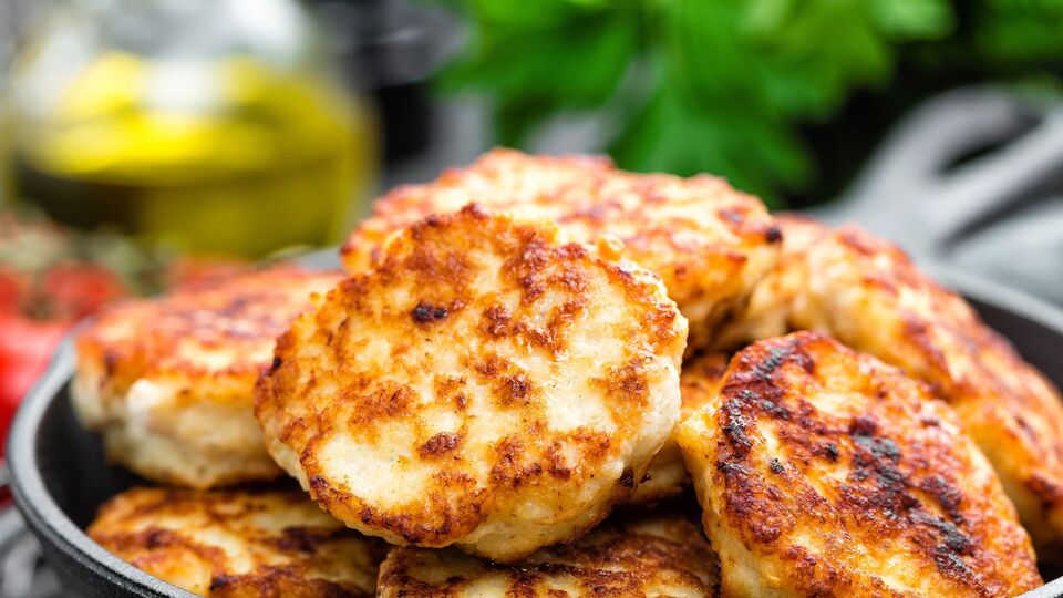 Котлеты имеют аппетитную корочку