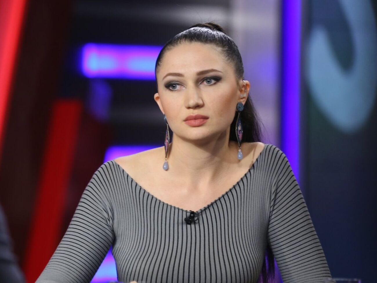 Представьте меру этого треша: человек, который всю жизнь служил России, занимается погребением украинских героев