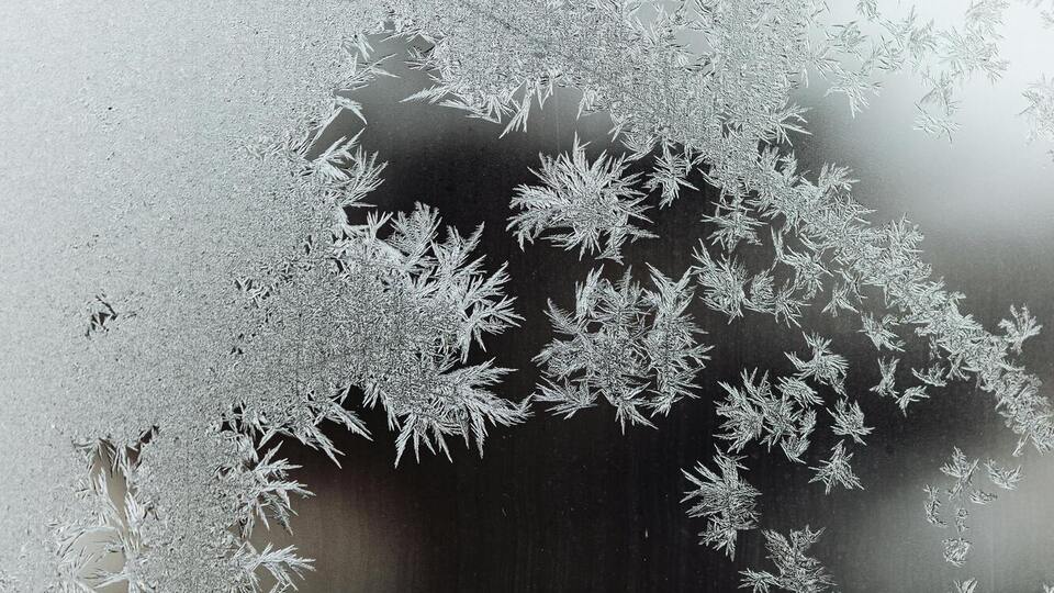 14 января на дорогах будет гололедица, а небольшой снег возможен в центральных, западных и южных областях