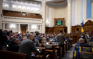 По словам Вирастюка, на работе он смог и погреться, и подзарядить телефон