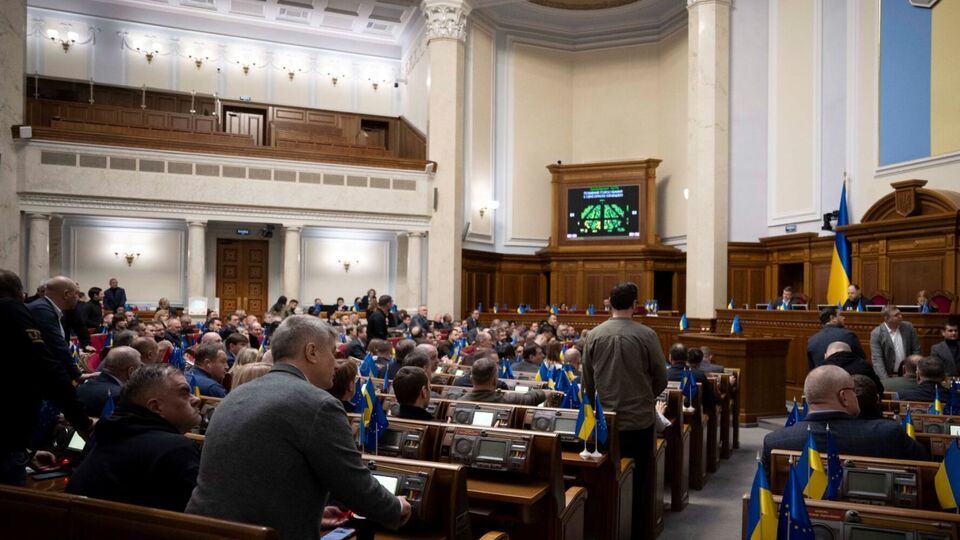 По словам Вирастюка, на работе он смог и погреться, и подзарядить телефон