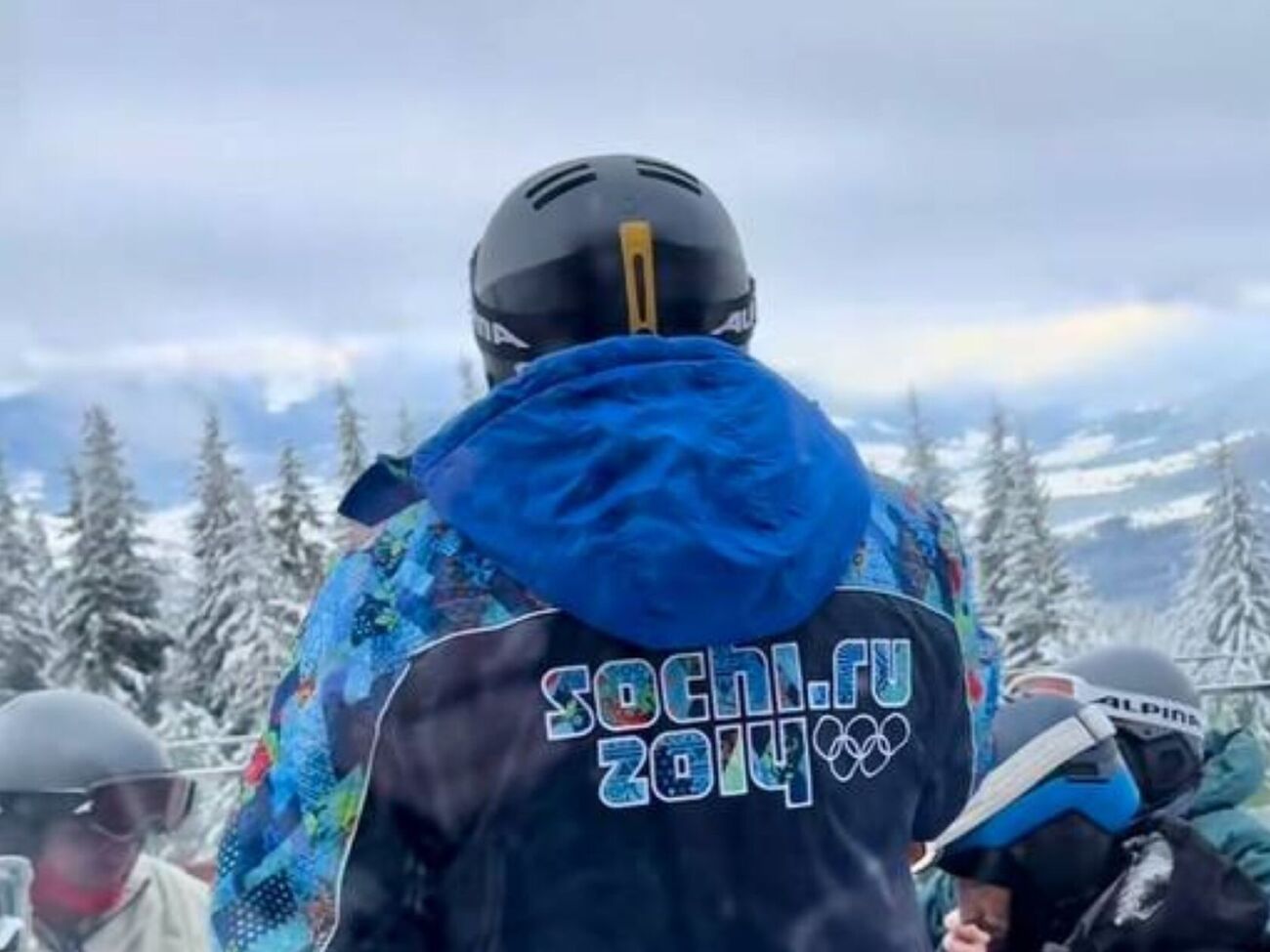 Владелец магазина, где продали эту куртку иностранцу, утилизировал аналогичную одежду, уточнили в патрульной полиции