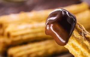 Печенье можно подавать с шоколадом