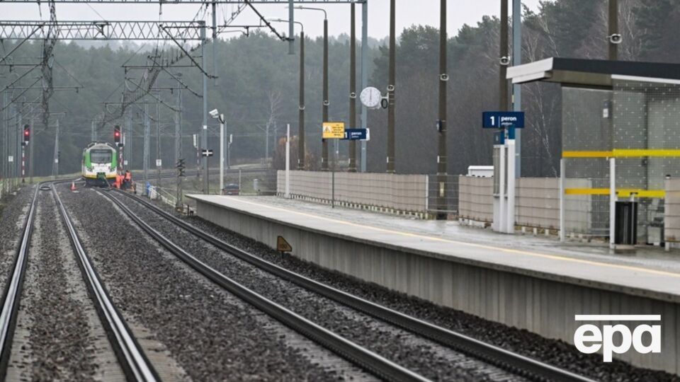 Участок железнодорожных путей в Польше был поврежден в результате взрыва, за которым могла стоять РФ