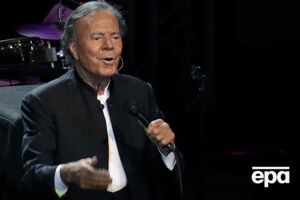 Иглесиас пока что не комментировал обвинения в свой адрес