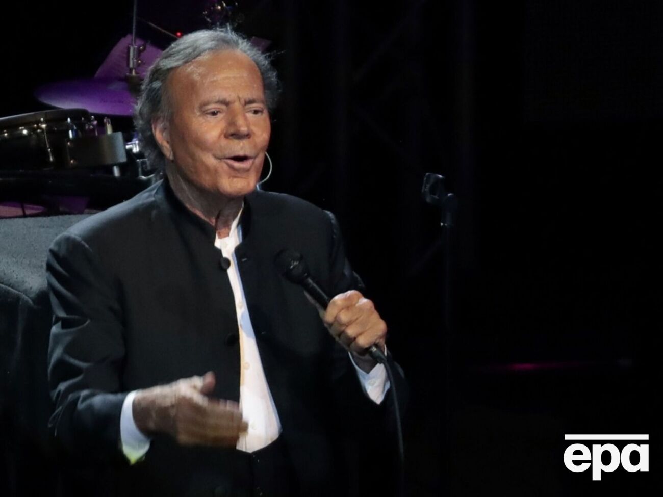 Иглесиас пока что не комментировал обвинения в свой адрес