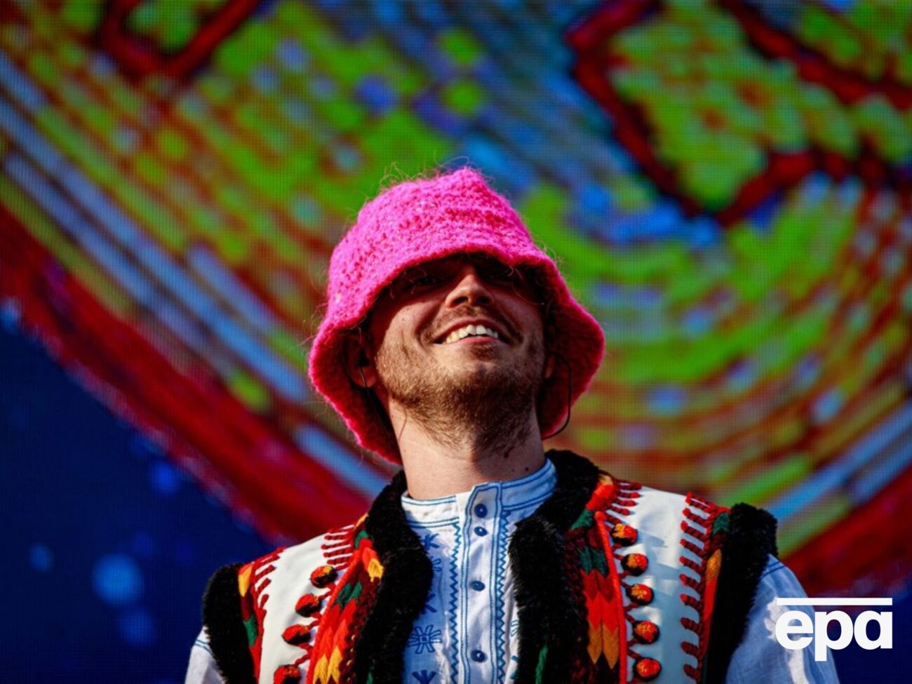 Псюк виступав на "Євробаченні 2022" у такій самій рожевій панамці, як лежала на столі в Тимошенко