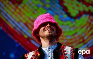 Псюк виступав на "Євробаченні 2022" у такій самій рожевій панамці, як лежала на столі в Тимошенко