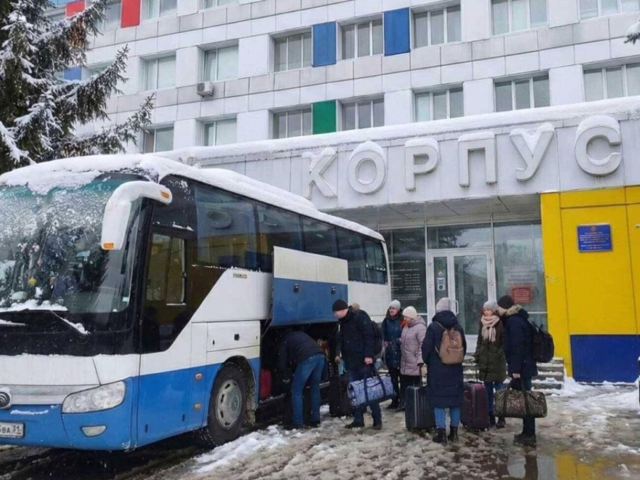 Медиа показали фото эвакуации из горбольницы №2