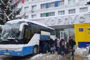 Медиа показали фото эвакуации из горбольницы №2