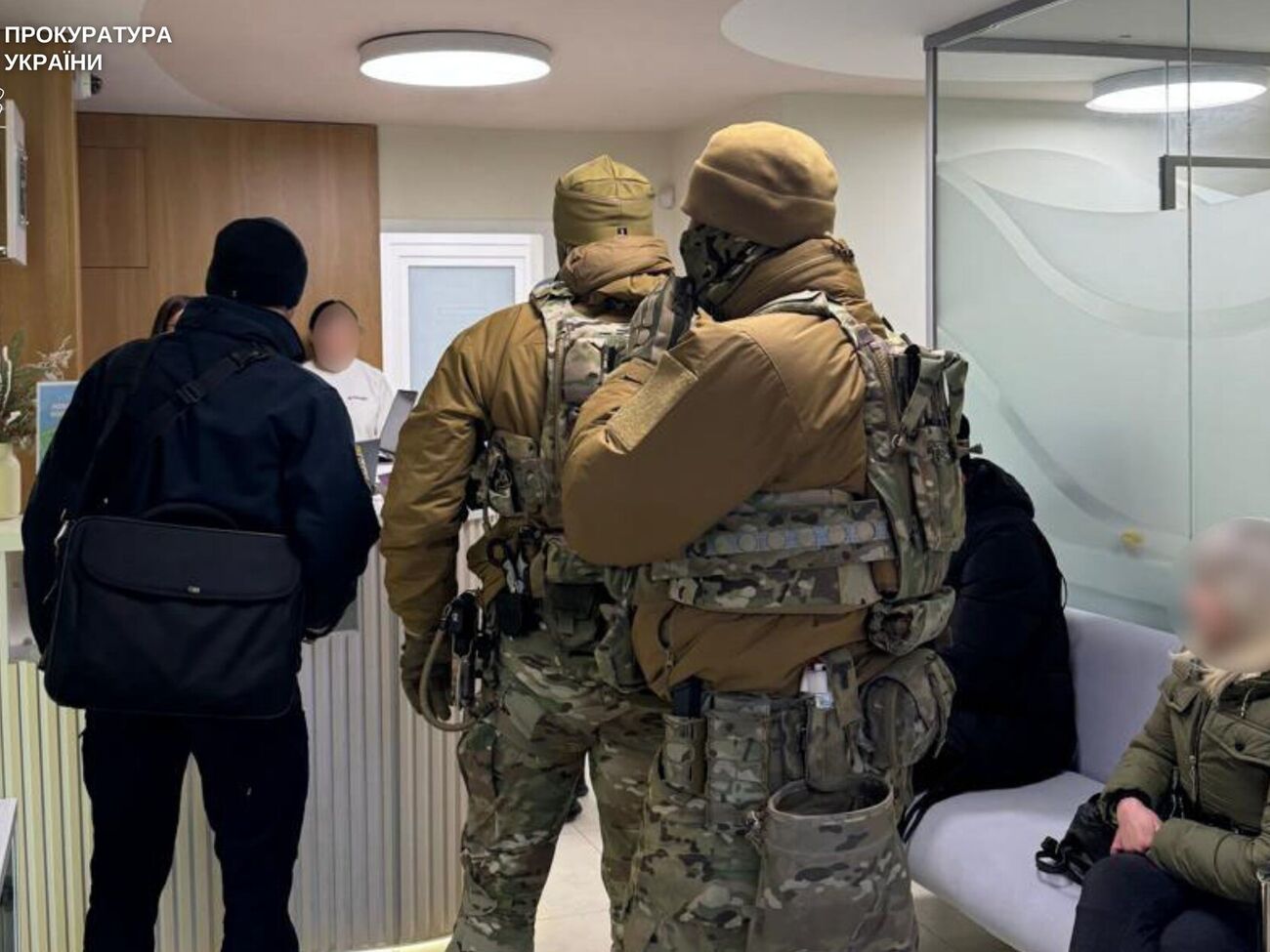 У клініці тривають слідчі дії, зазначили у прокуратурі