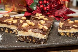 Одну из прослоек внутри составляет арахисовая паста