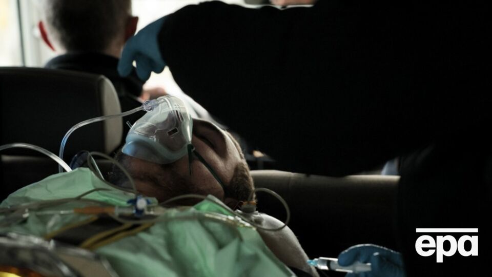 Медикам доводиться міняти вміст аптечок для військових