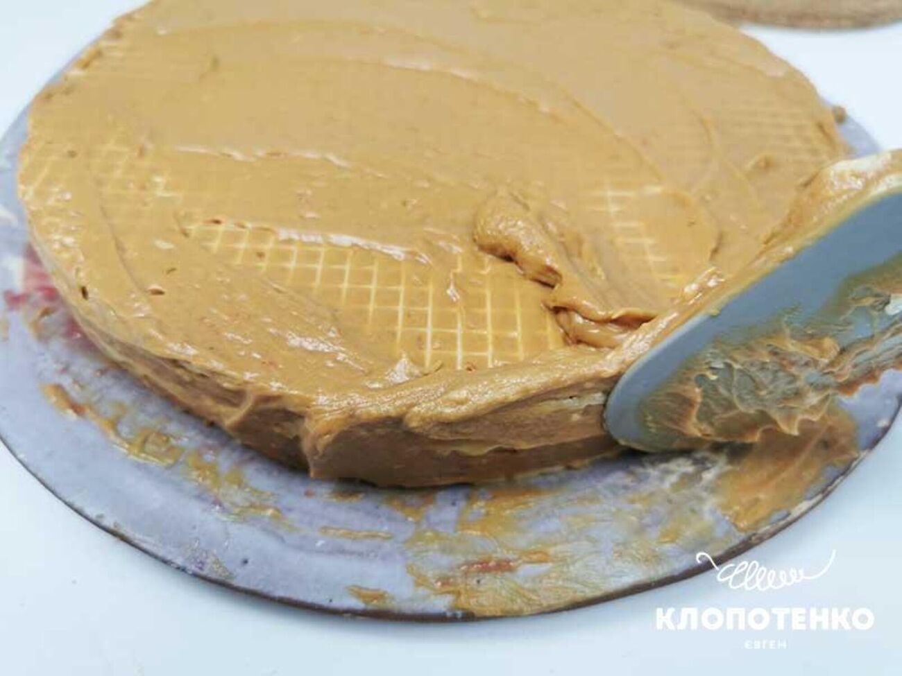 Зберігайте торт у холодильнику