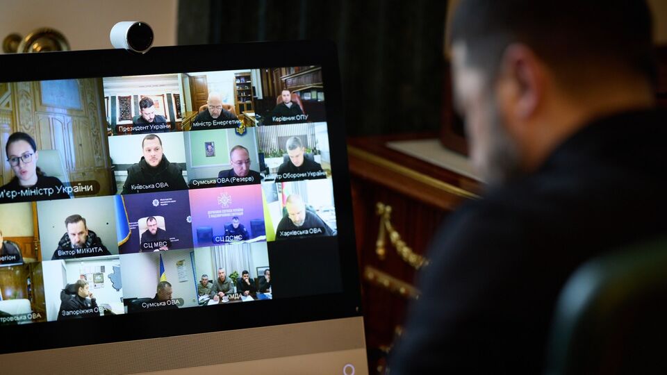 Зеленский 15 января провел "специальный энергетический селектор" с представителями центральной и местной власти