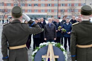Павел, в частности, посетил Лычаковское военное кладбище