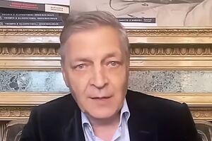 Россия будет гадить везде, куда ее дристалище дотянется – пока ей не оторвут задницу