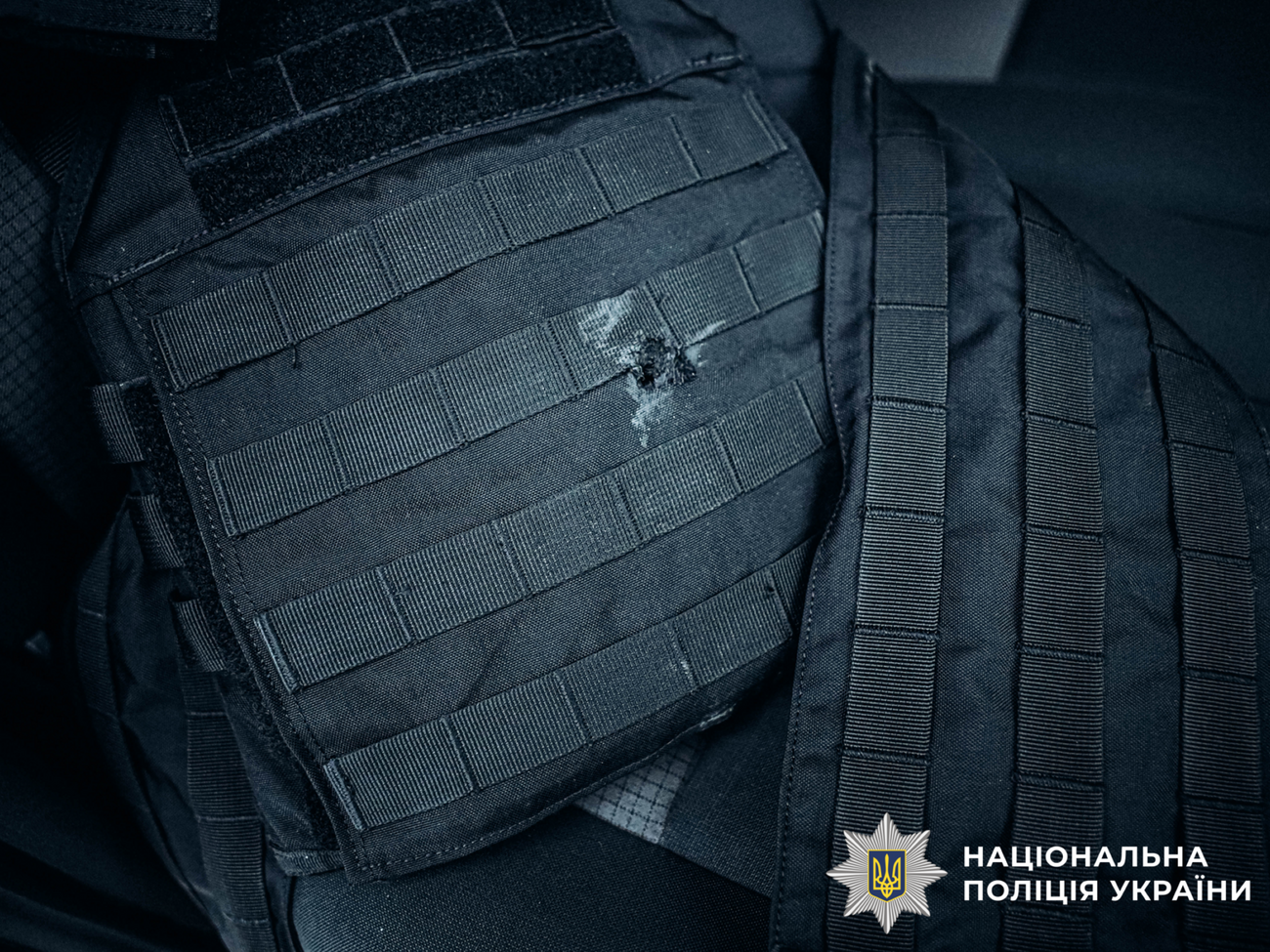 Дробь застряла в бронежилете правоохранителя