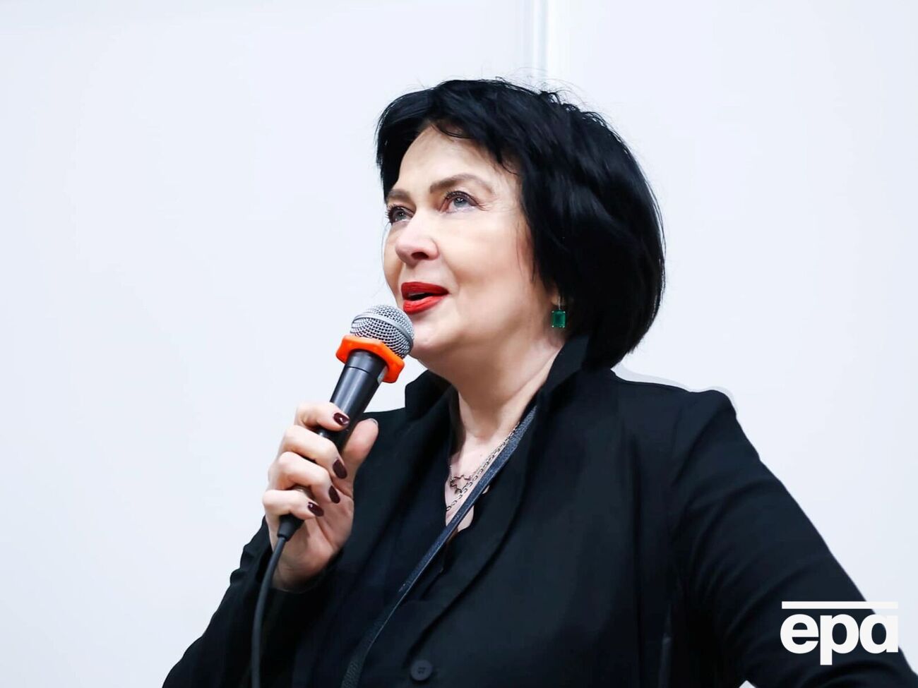 Дерюгина: Я была за границей, и у мамы поднялась температура