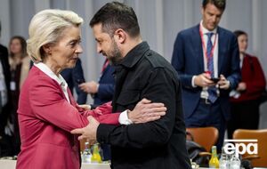 Урсула фон дер Ляєн пов'язує вступ України в ЄС із мирними переговорами. Зеленський заявляв, що членство має бути повноцінним