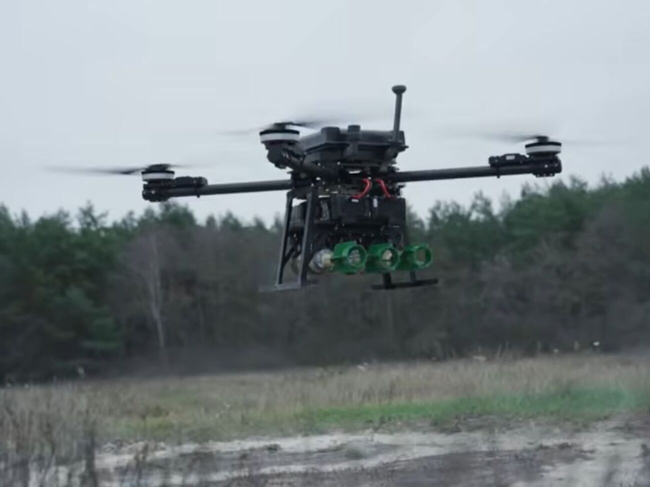 СМИ показало, как работают украинские операторы дронов