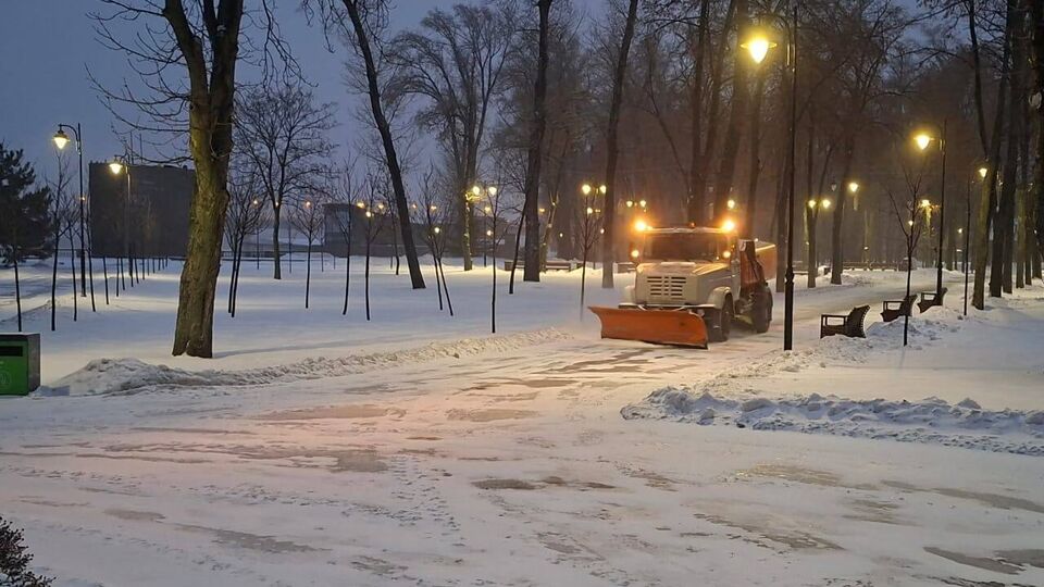У Києві знижують інтенсивність вуличного освітлення до 20% потужності, розповіли в КМДА