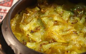 Запікайте картоплю із пшоном у духовці за 190 °C приблизно 25 хвилин