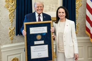 15 січня Мачадо заявила, що "подарувала" Трампу свою медаль Нобелівської премії миру